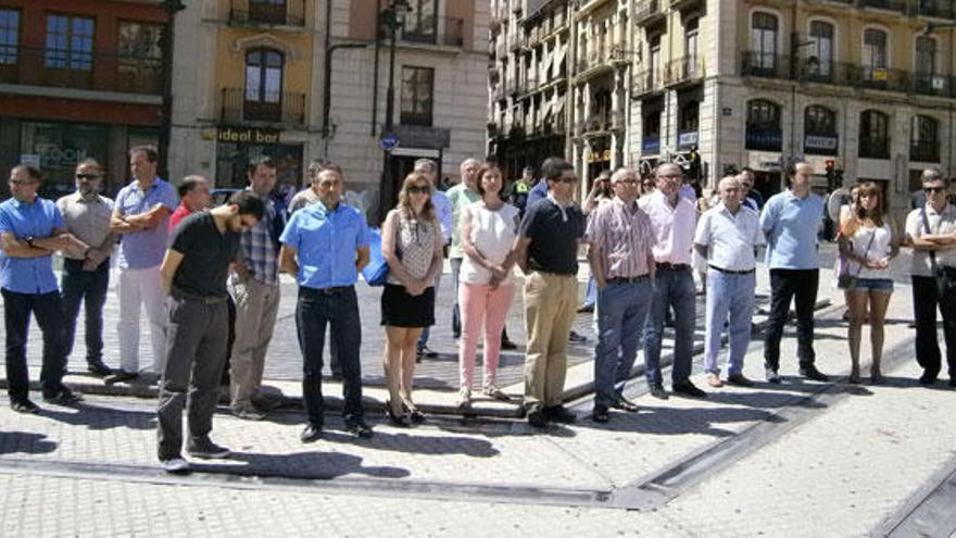 La concentración que ha tenido lugar esta mañana en la plaza de España de Alcoy