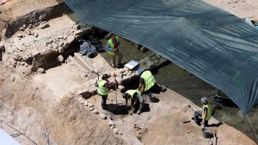 El derribo de Cordelerías Mar aflora un muro romano