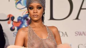 undefined26146584 rihanna attends the 2014 council of designer of america awar190926183923