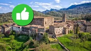 Lo siento Teruel, pero el pueblo medieval más bonito de España está en Girona: rodeado de volcanes, rutas de senderismo y piscinas naturales