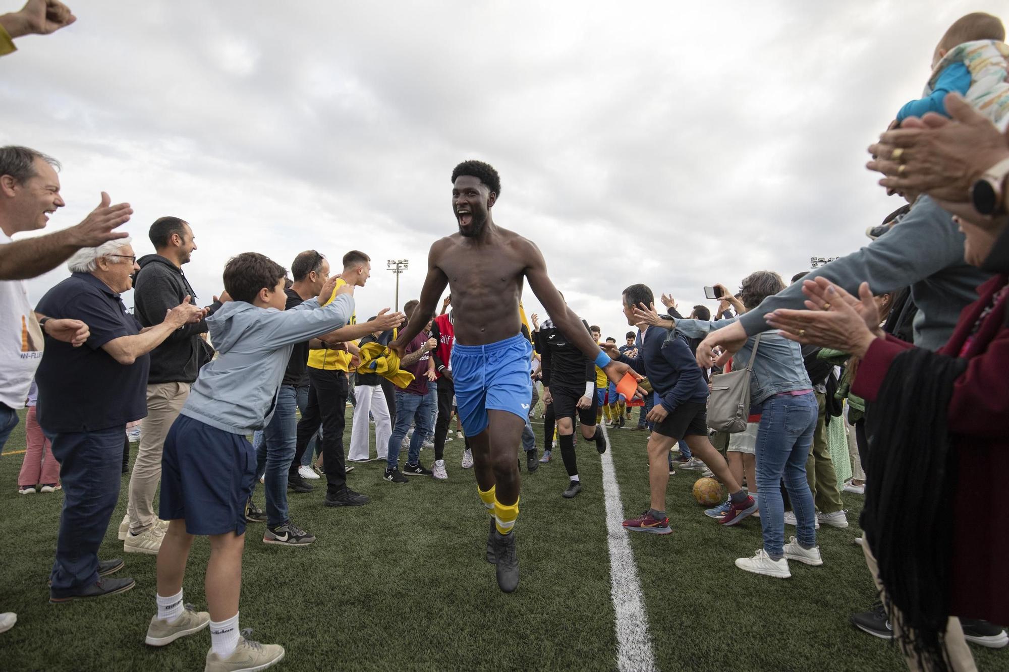 El Camallera celebra el títol de campió de Quarta Catalana a l'última jornada a Vilamalla