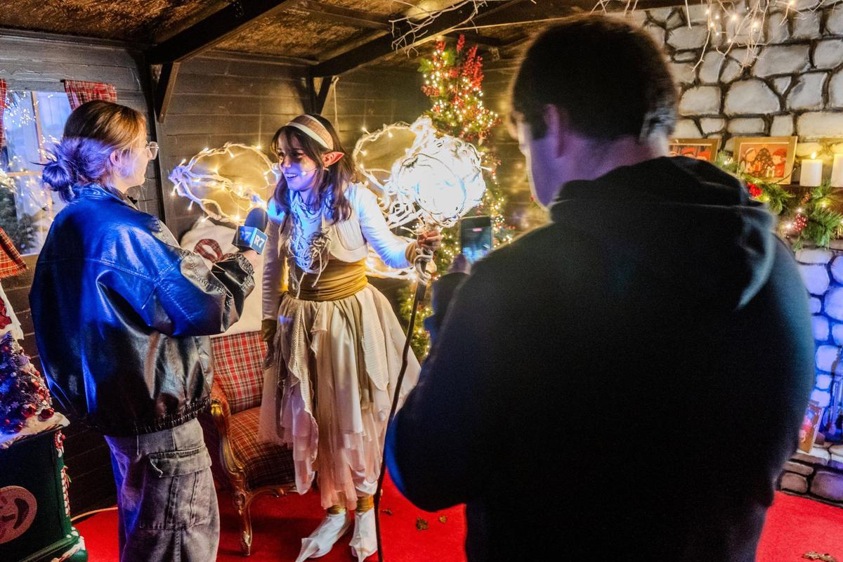 La fada entrevistada per dos companys de Regió7