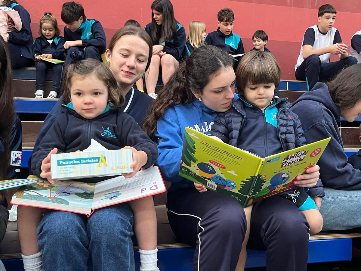 La Inmaculada pone fin a sus fiestas colegiales (en imágenes) La Inmaculada pone fin a sus fiestas colegiales (en imágenes)