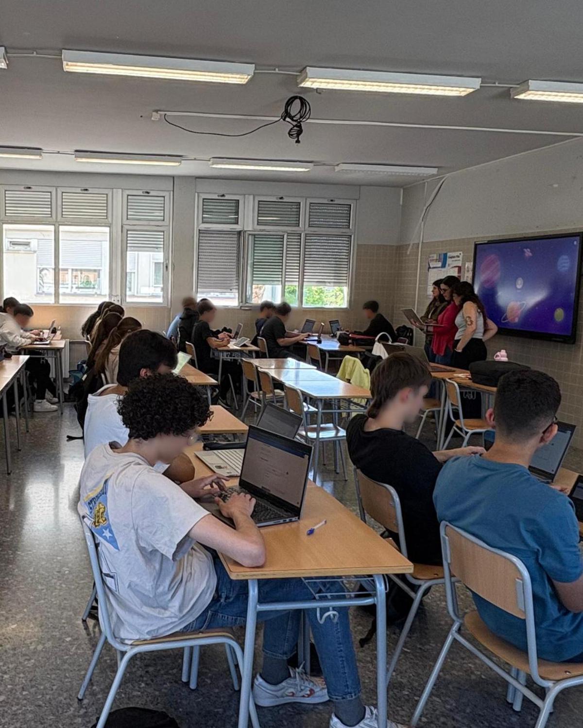 Alumnos del IES Eduardo Primo de Carlet que participan en la prueba piloto.