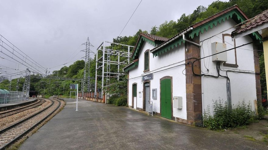 La muerte de un operario electrocutado en una estación de tren asturiana acaba en condena: prisión para dos encargados de Adif