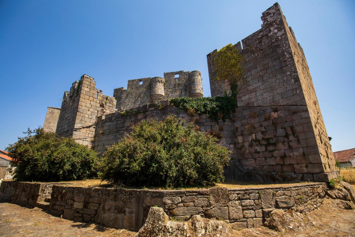 El castillo de Castro Caldelas en la Ribeira Sacra