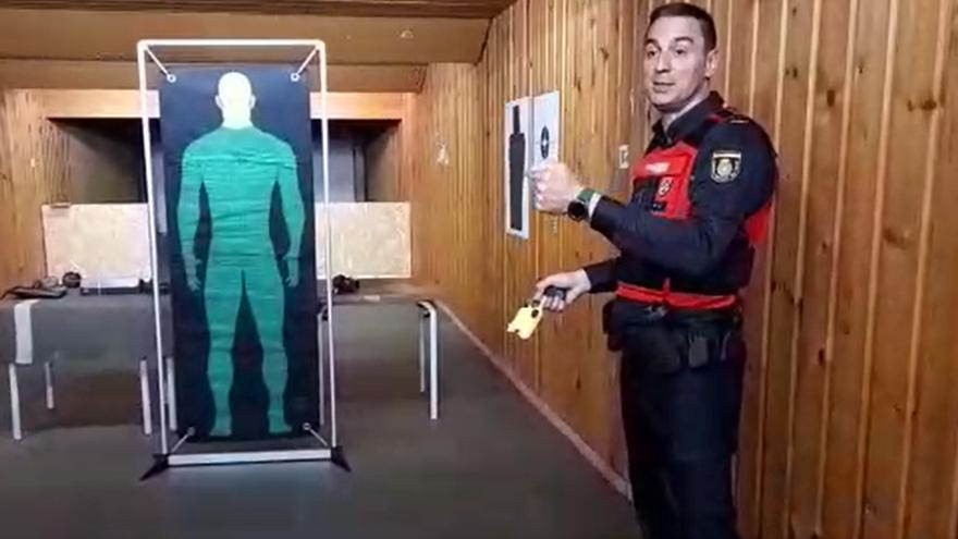Así funciona una pistola taser como la usada por la policía en A Coruña
