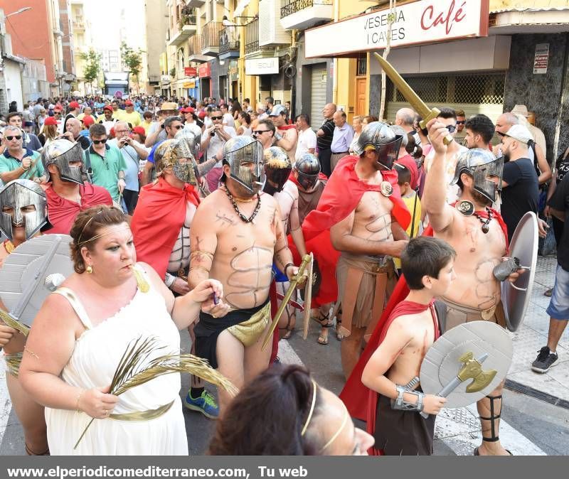 Desfile de peñas y toro fiestas Sant Pere