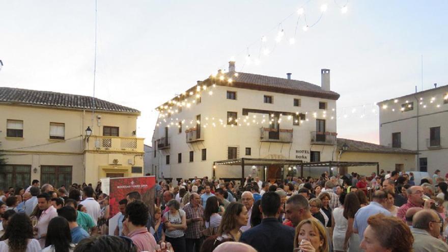 Requena recibe al verano a golpe de brindis con sus mejores cavas