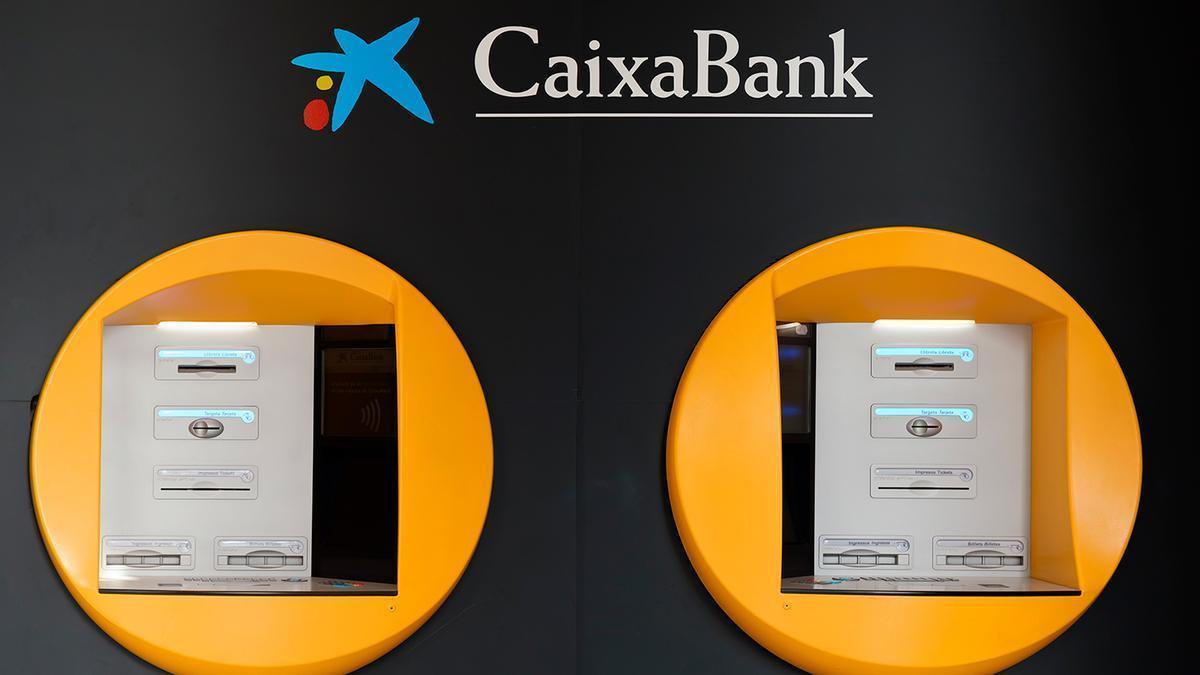 Así son las nuevas comisiones que tendrás que pagar si eres cliente de Caixabank