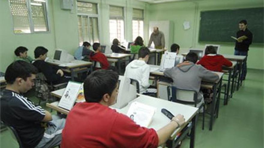 Cada alumno de la enseñanza pública cuesta 5.017 euros al año en Extremadura