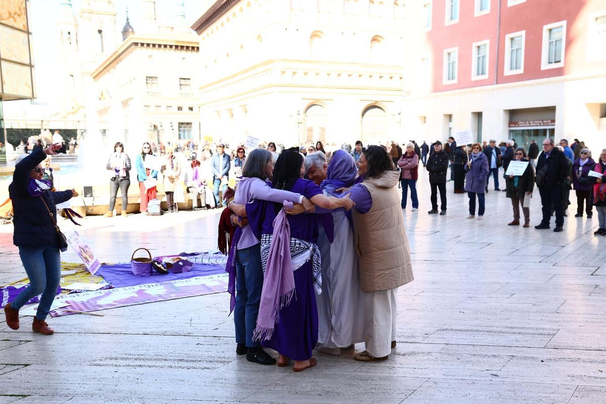 En imágenes |  El movimiento Revuelta de las Mujeres en la Iglesia alza la voz en Zaragoza por la igualdad