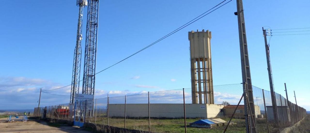 Instalaciones de Santa Catalina en las que se capta el agua del acuífero con dos sondeos. | M. J. C.