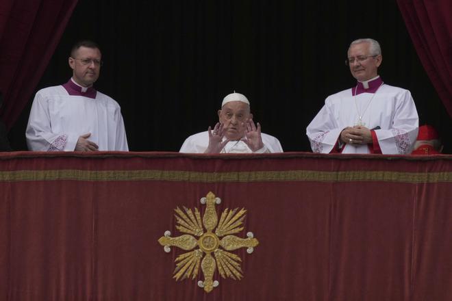 El papa imparte la bendición 'Urbi et Orbi' en San Pedro