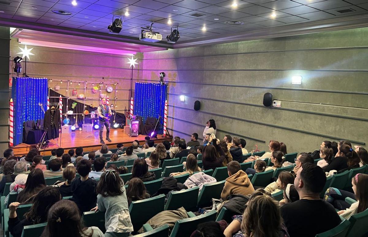 Gallur acogió un espectáculo infantil de magia.