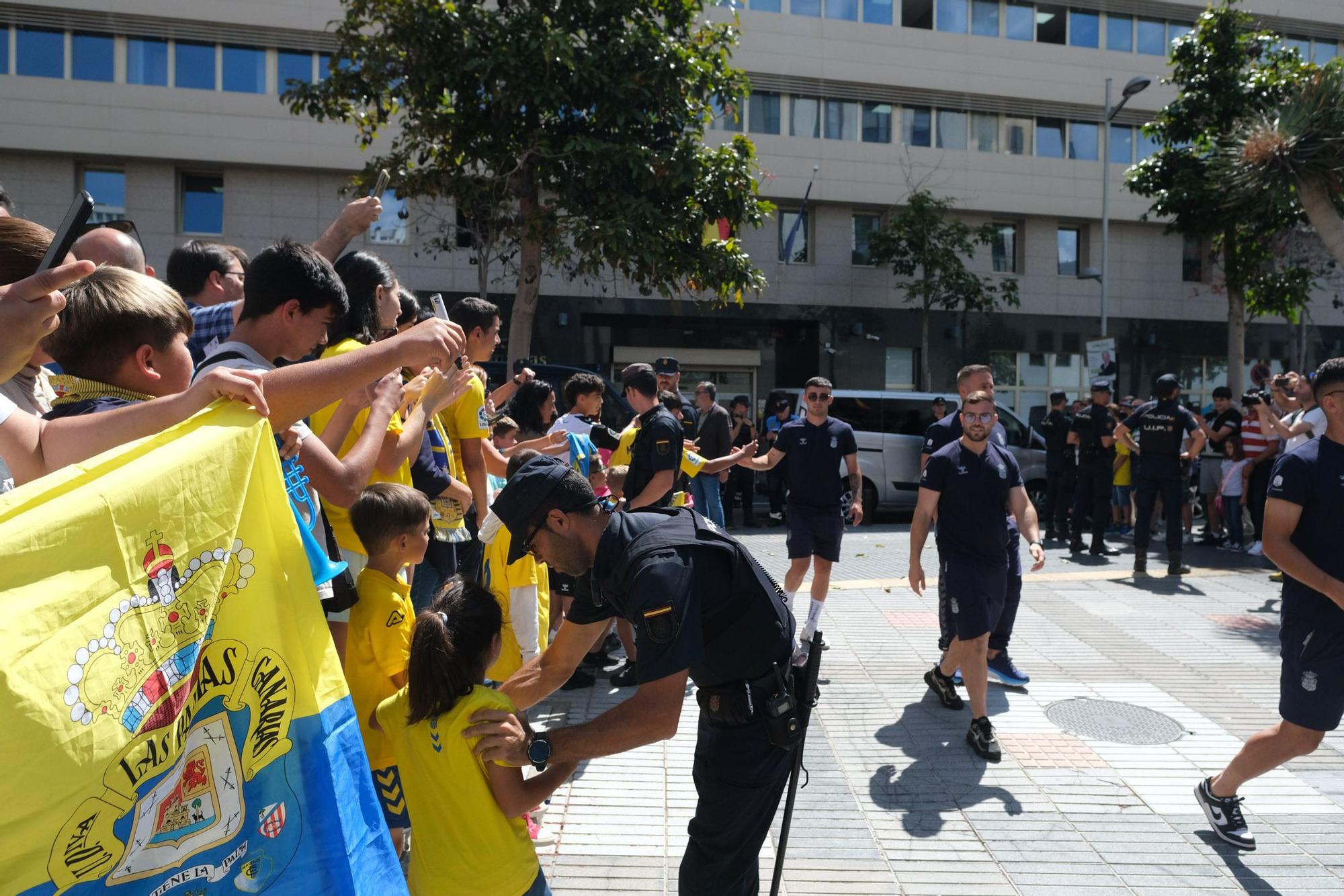 Gobierno de Canarias, Cabildo y Ayuntamiento agasajan a la UD Las Palmas