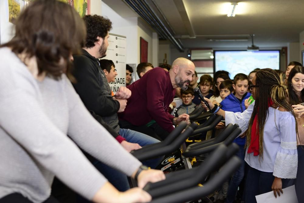 El instituto cambrés David Buján conmemora el día escolar de la no violencia y la paz con una pedalada virtual con la que pretende acompañar en su camino a los refugiados sirios en su búsqueda de un futuro.