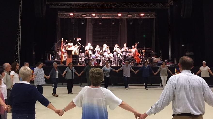 Ballada de sardanes a la Sala Polivalent de Solsona