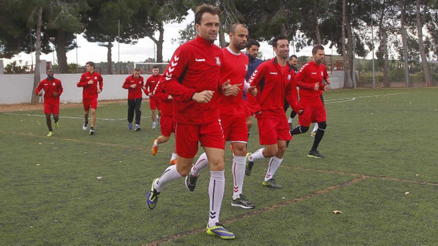 San Julián corriendo delante del grupo en el último entrenamiento de Huracán.