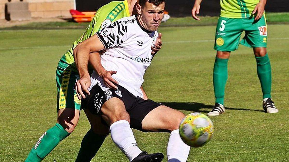 Uxío da Pena, durante un partido con el Salamanca.