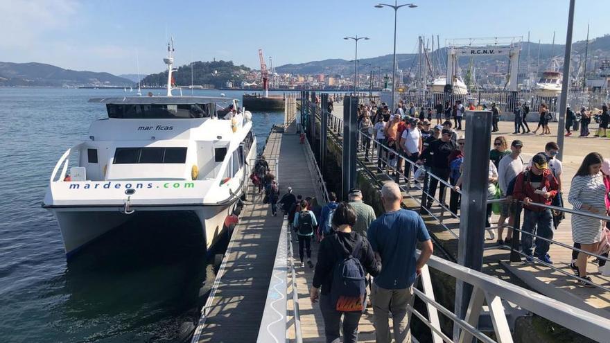 Las navieras viajan a Cíes en el puente de la Reconquista y refuerzan servicios