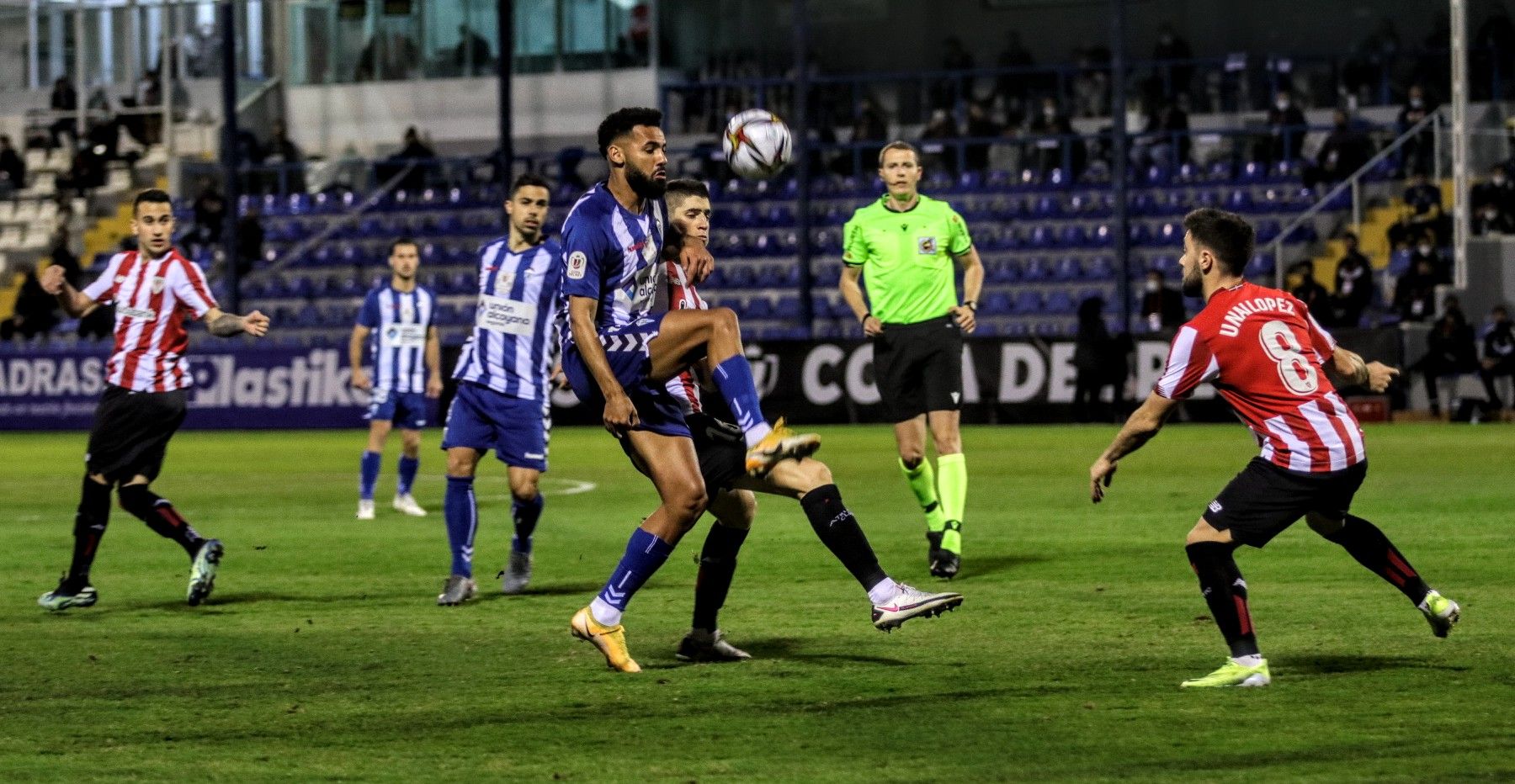 El supercampeón sufre en Alcoy (Alcoyano 1 - Athletic 2)