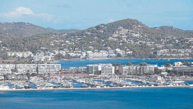 El paseo marítimo, en primer término, y las urbanizaciones de los alrededores de Jesús, dos de las zonas con el metro cuadrado más caro. | VICENT MARÍ