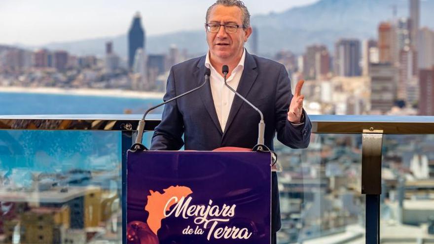 Toni Pérez, alcalde de Benidorm, destacó la importancia de la oferta gastronómica de la ciudad. | DAVID REVENGA