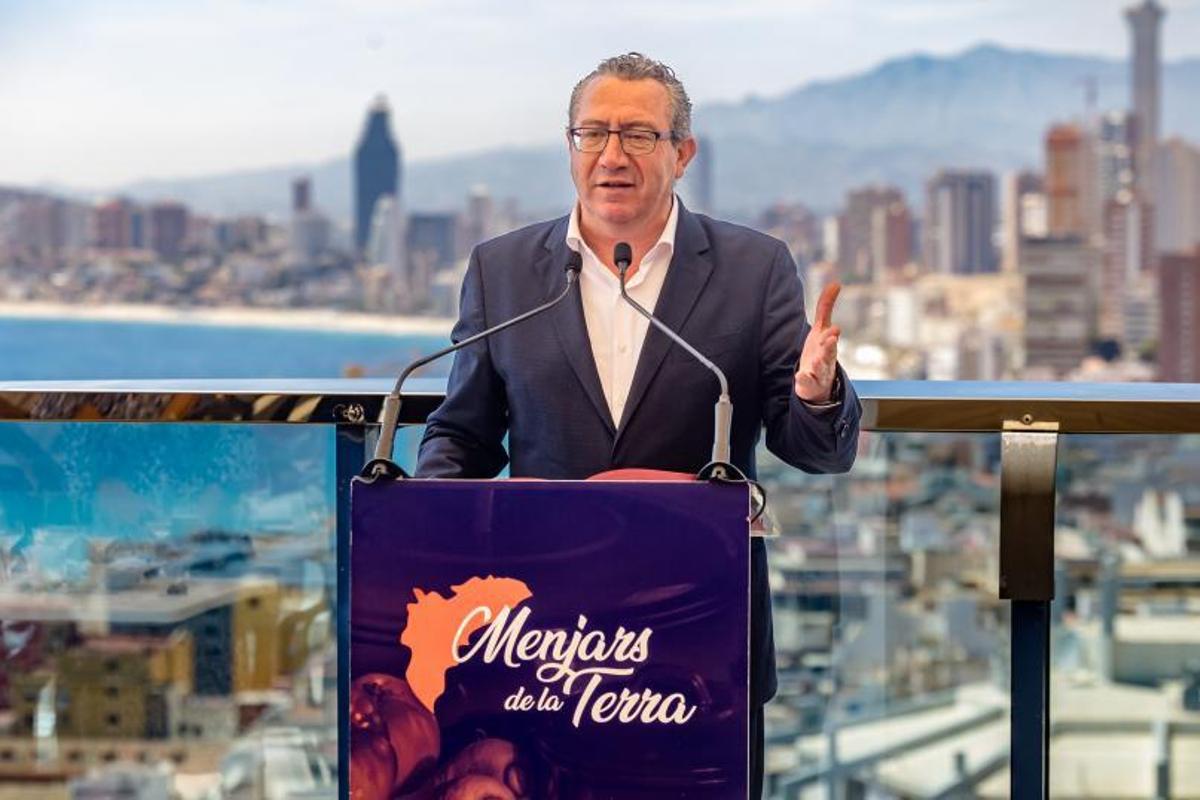 Toni Pérez, alcalde de Benidorm, destacó la importancia de la oferta gastronómica de la ciudad. | DAVID REVENGA