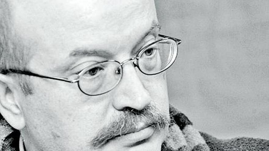 El poeta y crítico Miguel Casado. 