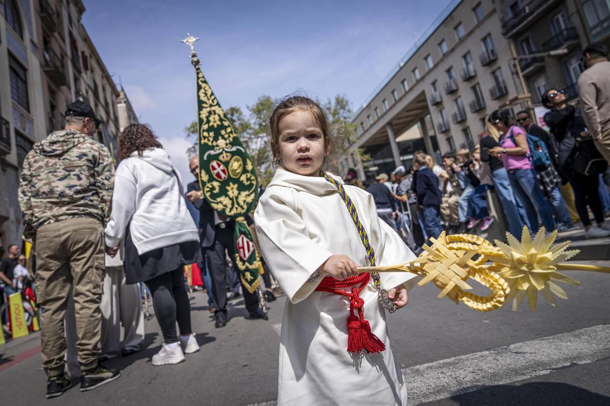 Barcelona se vacía de vecinos y se llena de turistas