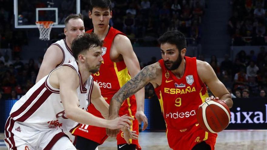 Ricky Rubio y Jaime Pradilla, en el España-Letonia.