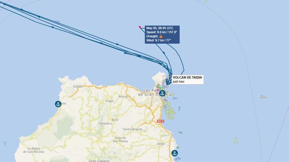 Un ferry se avería y deja más de dos horas y media a los pasajeros en Tenerife