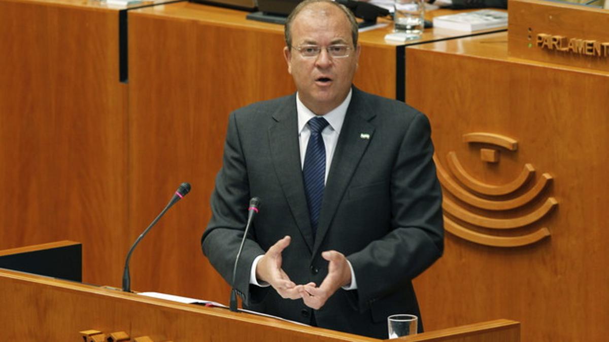 José Antonio Monago, presidente de Extremadura, durante un debate en el Parlamento extremeño