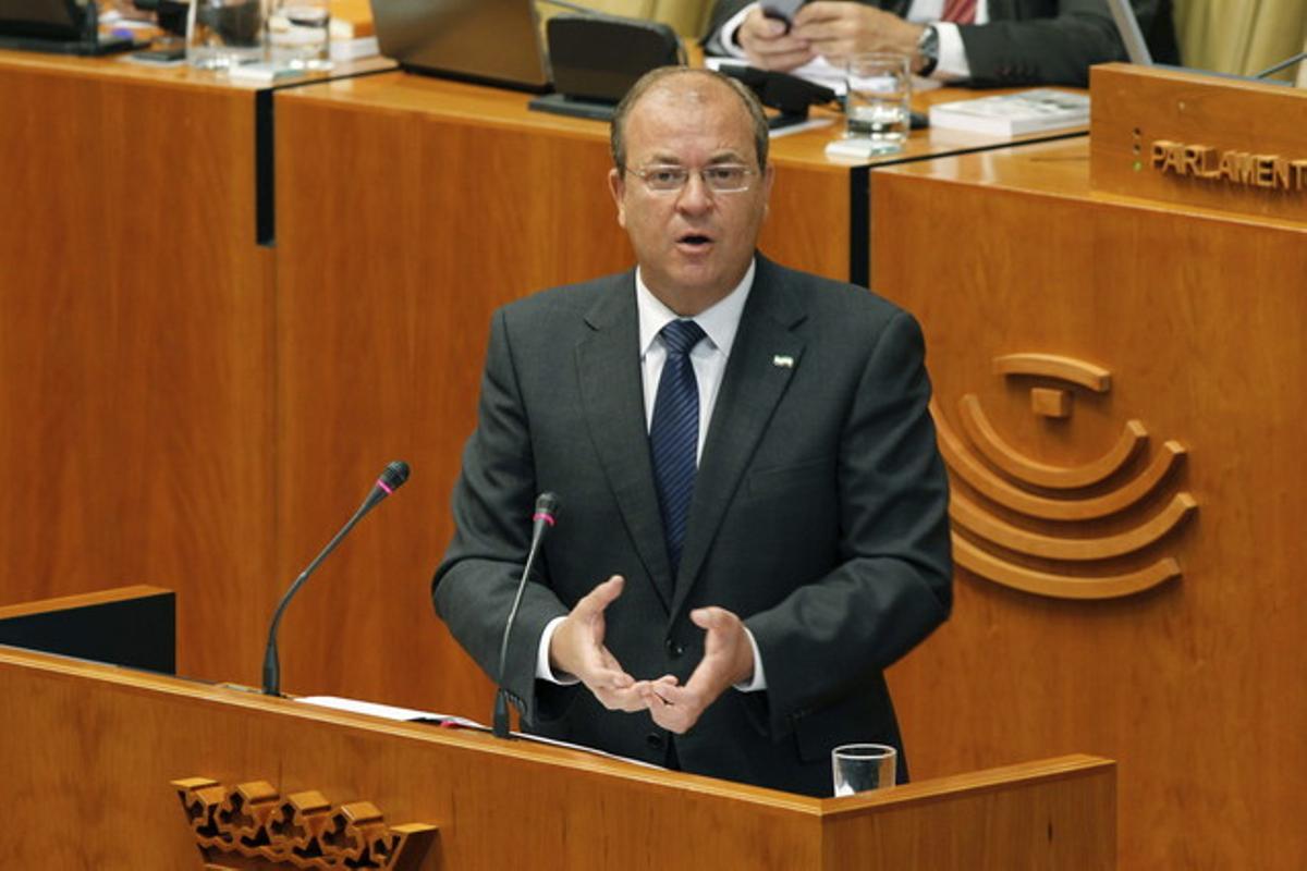 José Antonio Monago, president d’Extremadura, durant un debat al Parlament extremeny.