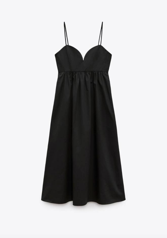 Vestido negro de finos tirantes, de Zara