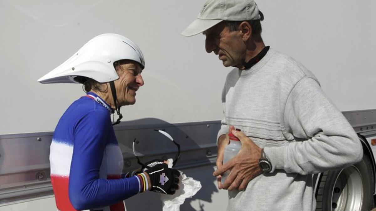 La ciclista francesa Jeannie Longo con su marido Patrice Ciprelli.