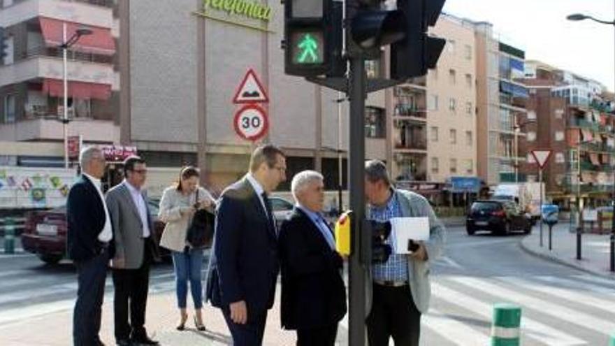 Instalan 32 semáforos para sordociegos con avisos acústicos y de vibración en Benidorm