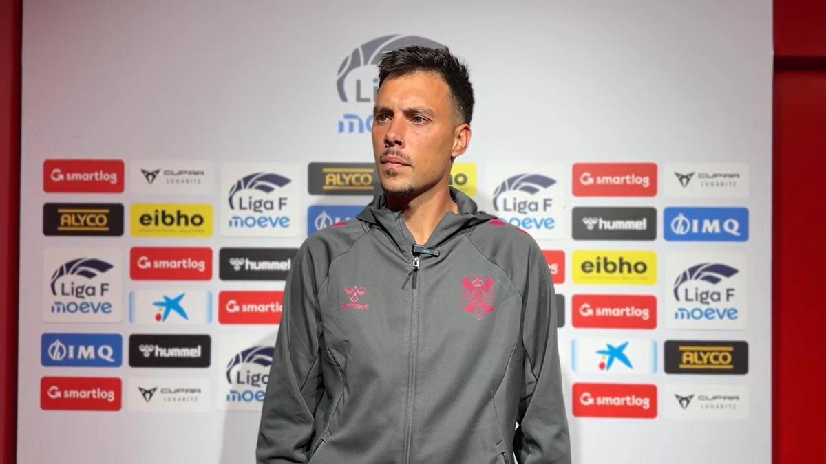 Yerai Martín atendiendo a los medios tras el partido.