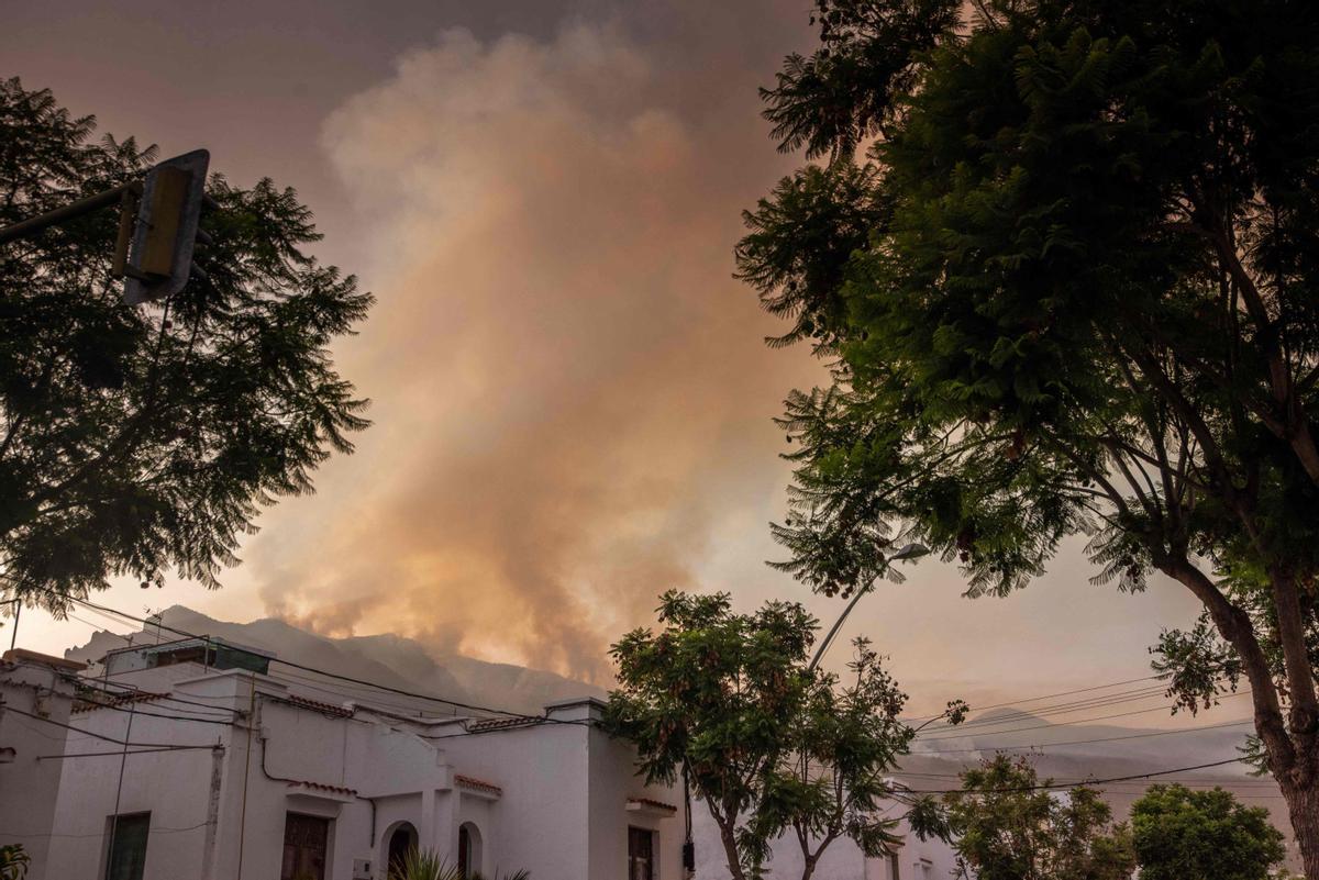 El incendio forestal de Tenerife, sin control
