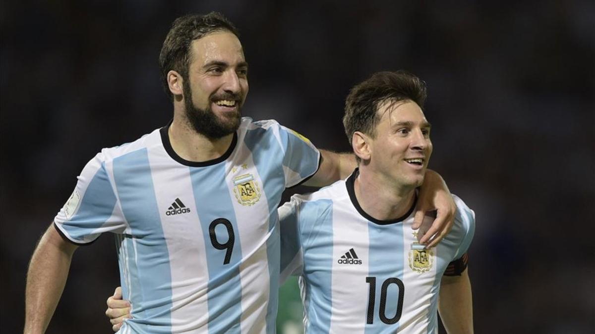 Higuaín y Messi juegan juntos en la selección argentina