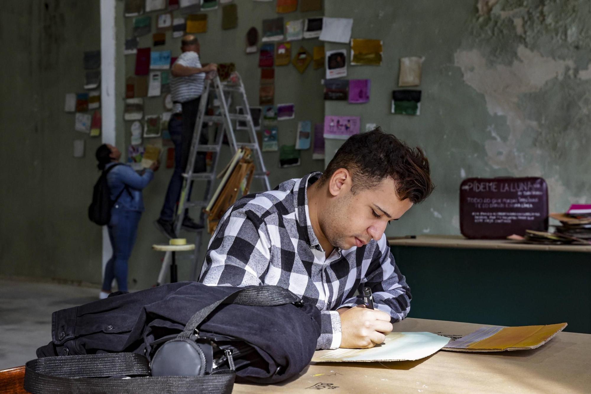 Una casa, un coche o un cordero: los deseos de los hombres y las mujeres que han llegado a Asturias huyendo de sus hogares