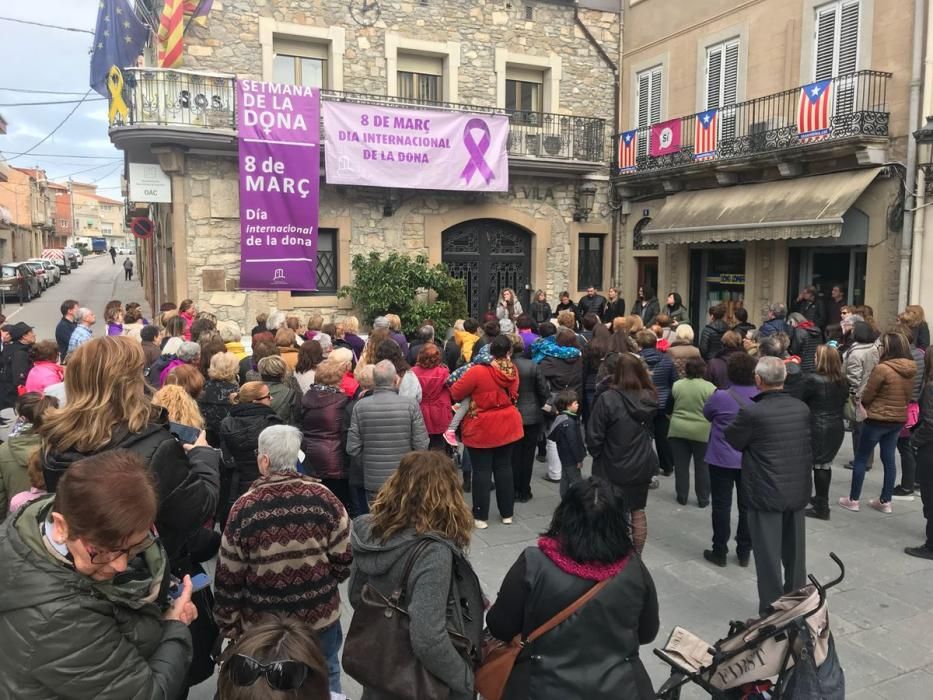 Concentració davant l'Ajuntament de Sant Vicenç de Castellet