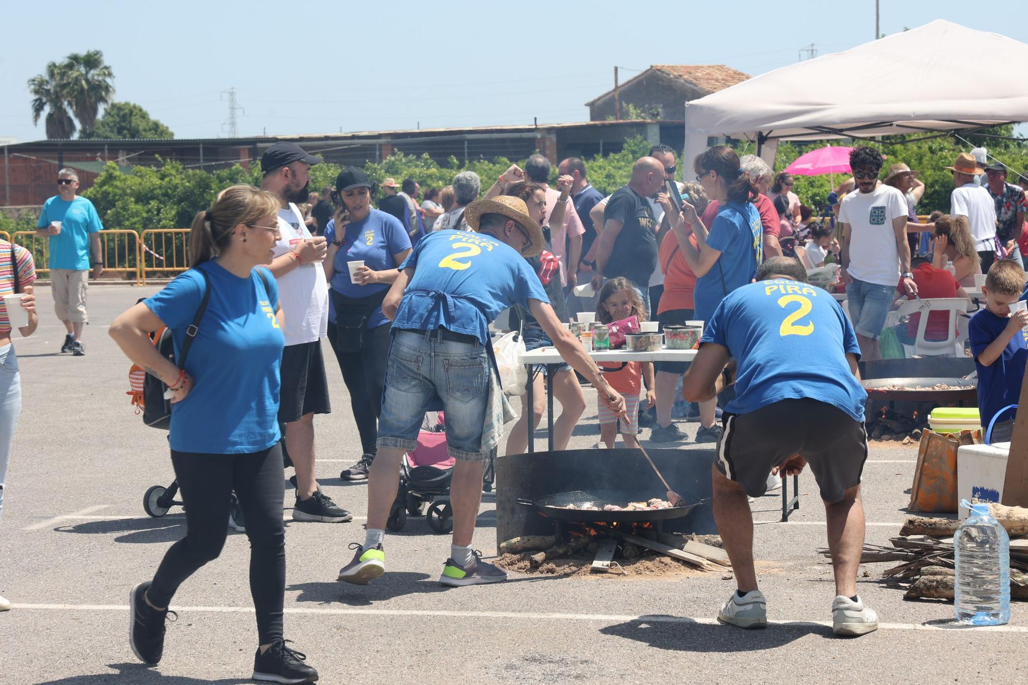 Mil trescientos castellonenses disfrutan del sol y las paellas en el Segon Molí