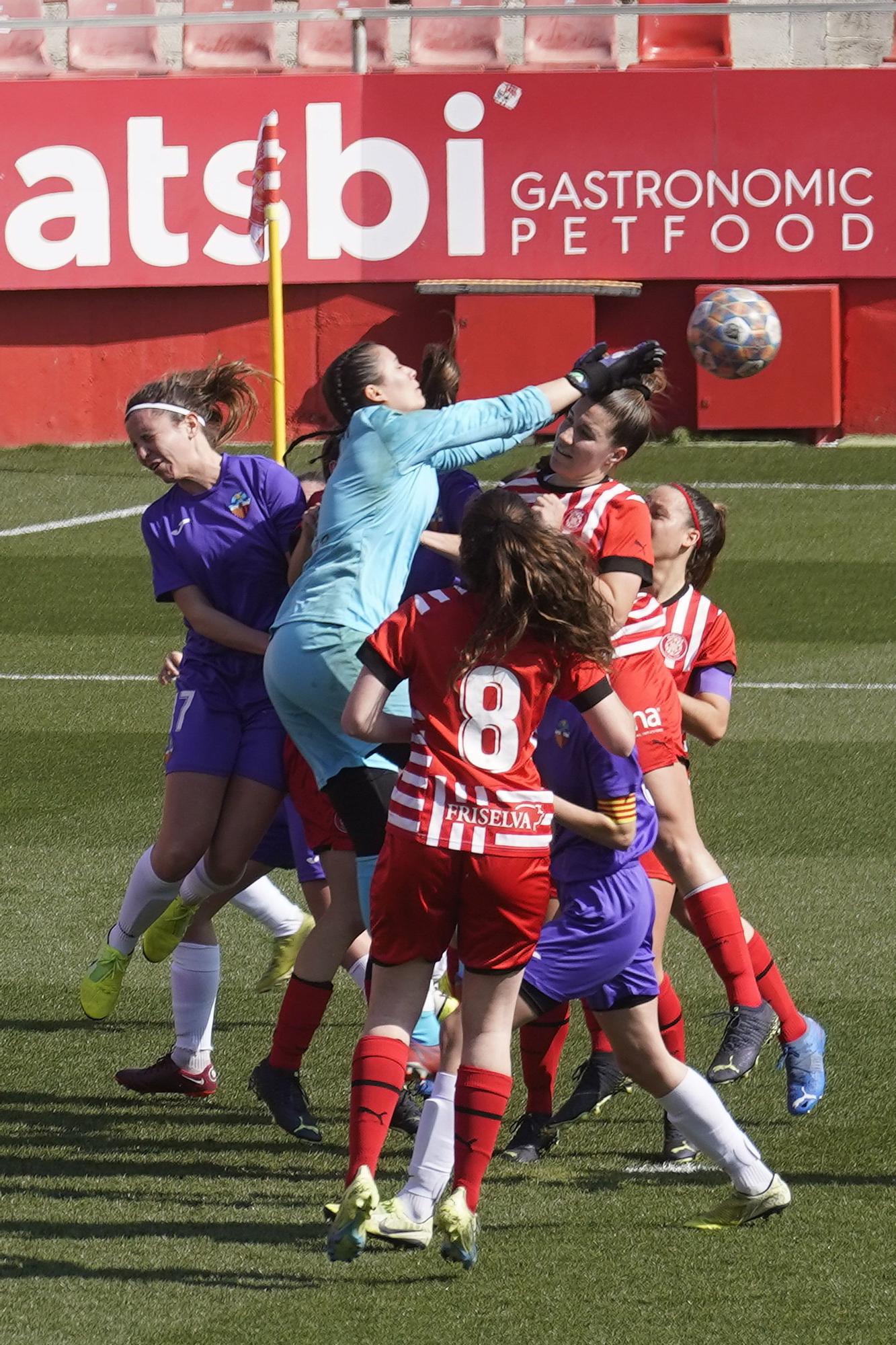 Totes les imatges del partit del Girona sènior femení a Montilivi contra el Sant Cugat (2-2)