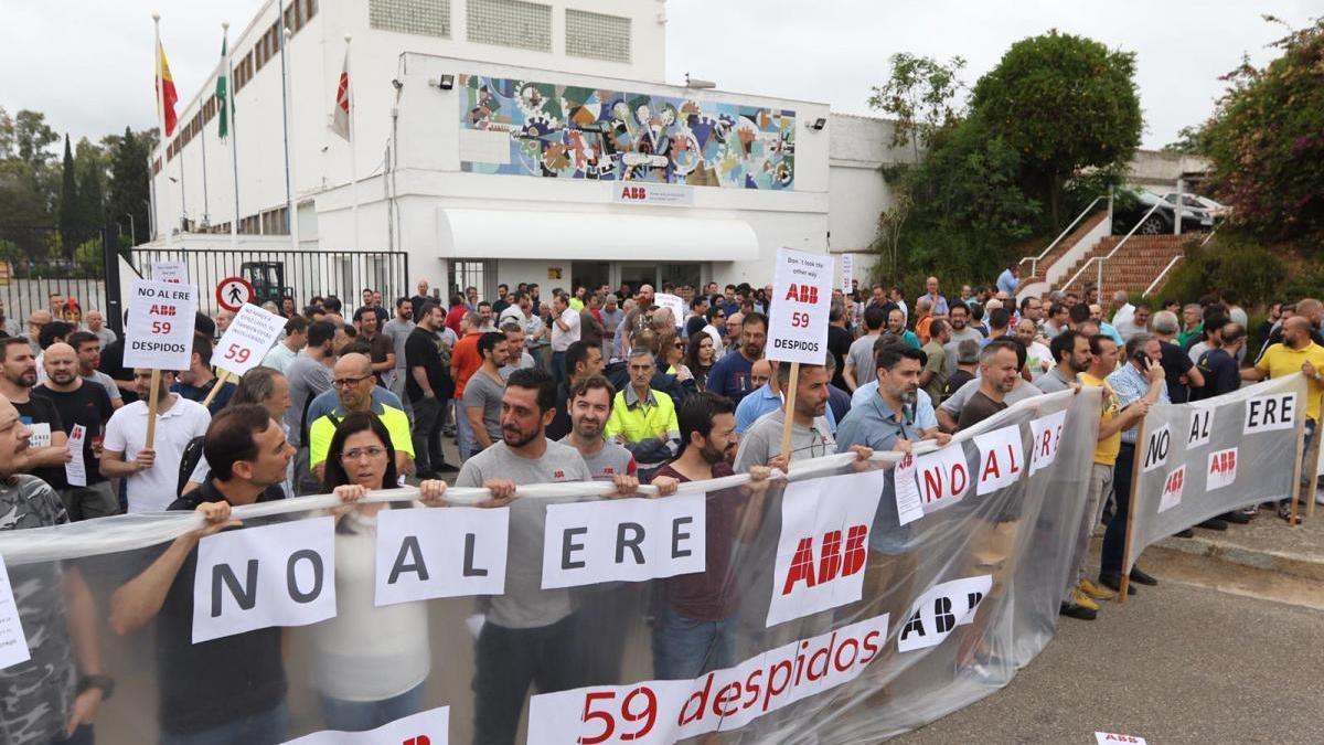 Los trabajadores: &quot;Una vez más, ABB quiere arreglar sus problemas con despidos&quot;