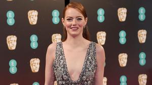 Emma Stone posa en la alfombra roja de los Bafta.