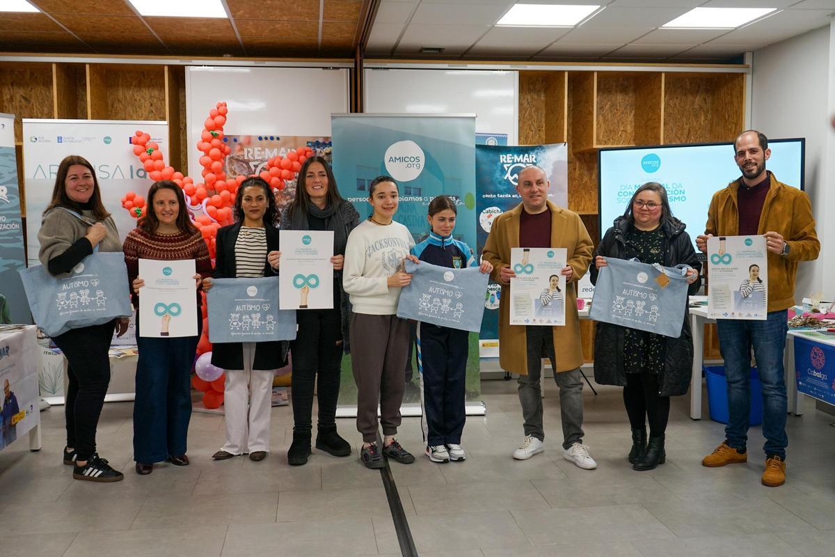 Participantes na presentación da campaña.