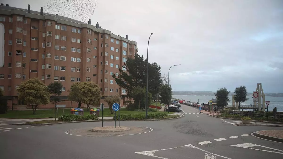 El alquiler de temporada devora al convencional en A Coruña: el dueño de un segundo sin ascensor en Os Mallos pide 1.800 euros al mes