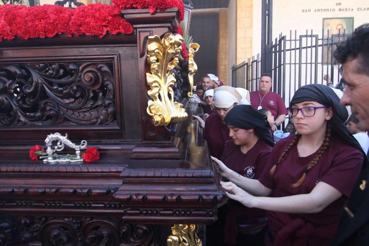 El fervor de Las Palmeras se ensalza con la hermandad de la Piedad